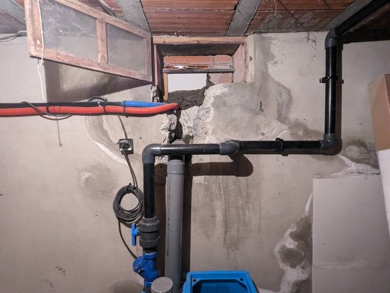 Poste de relevage des eaux usées en pose libre.